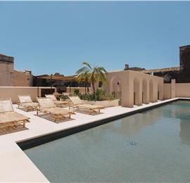 3 bedroom villa with heated pool in Noto, sleeps 6